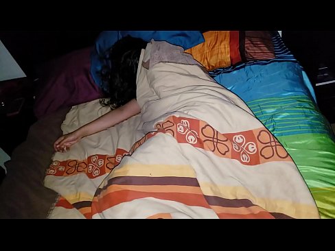 ❤️ Anak tiri berating ibu tiriné enom nalika dheweke turu. ❤️❌ Porno ing jv.makesexnotwar.ru ☑